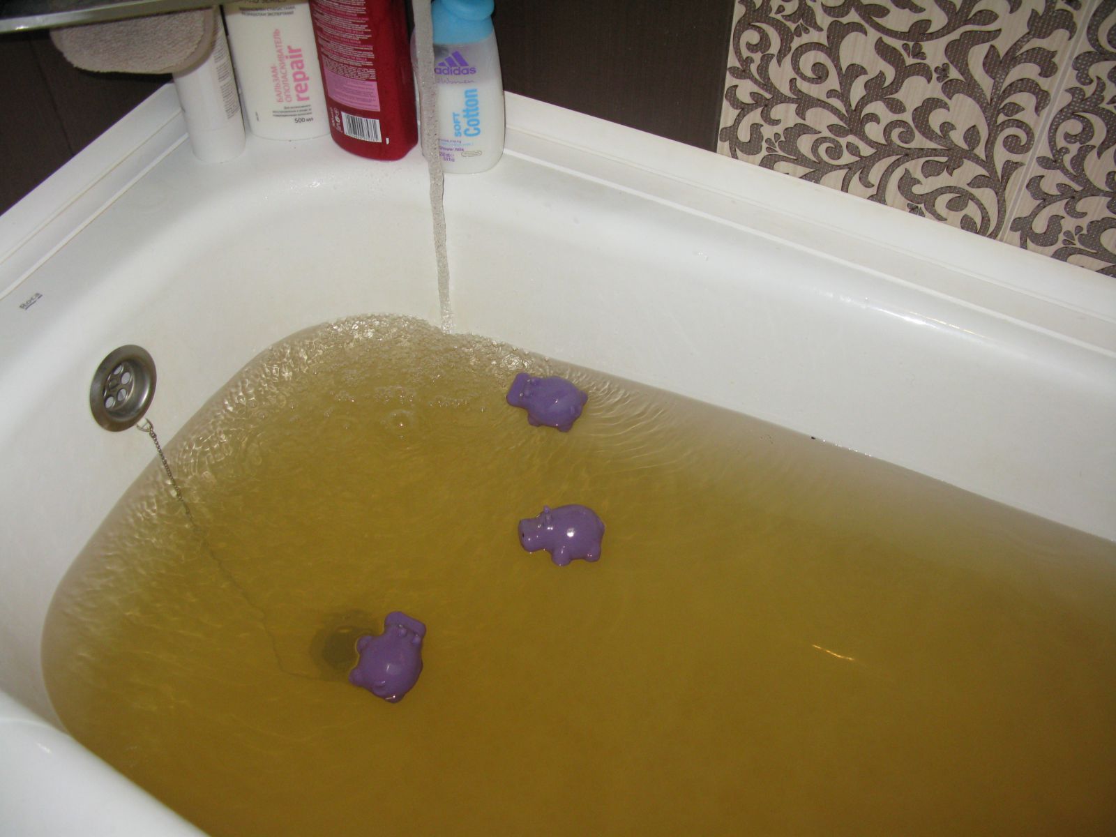 Желтая вода в ванной